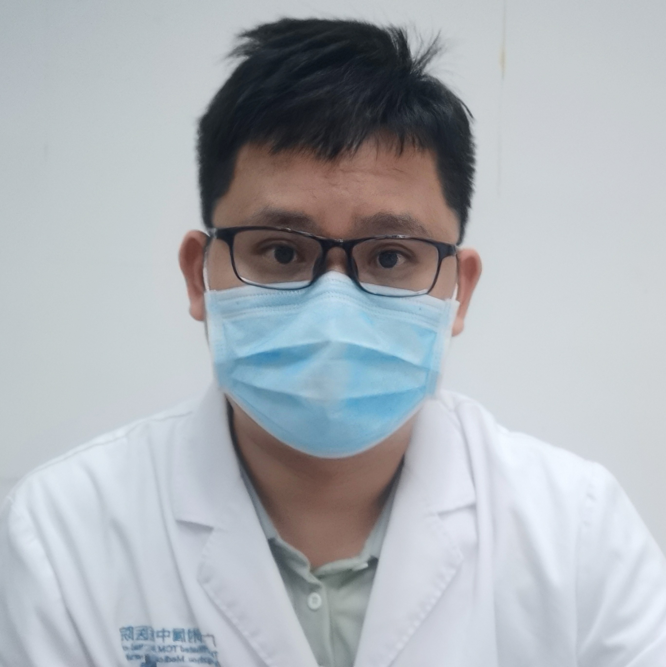 吕何锦