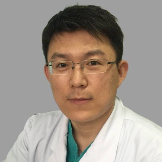 李巍