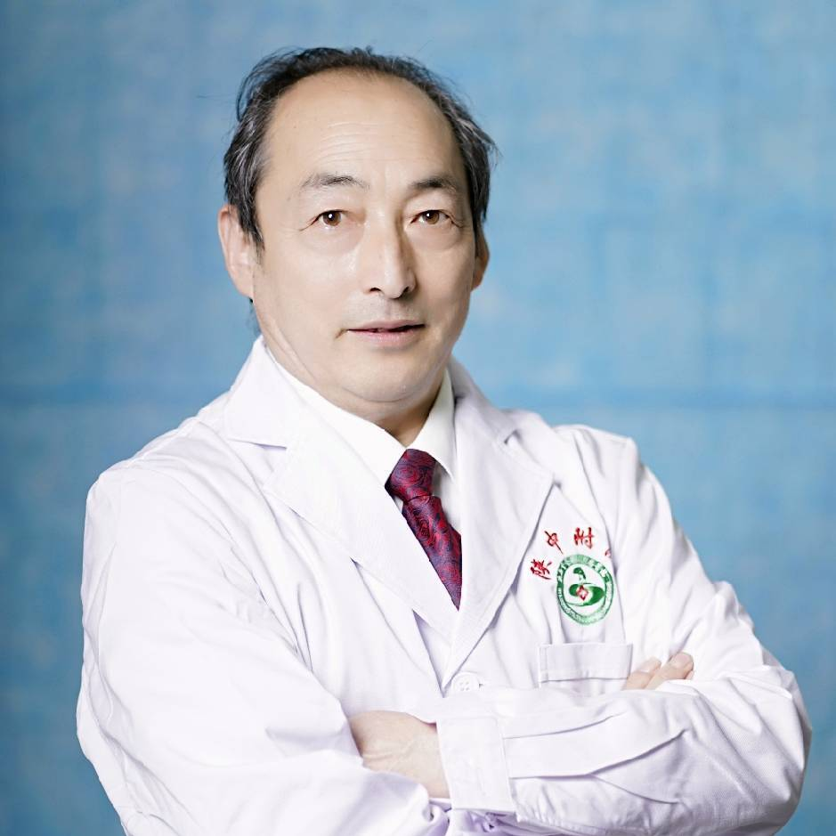 窦群立