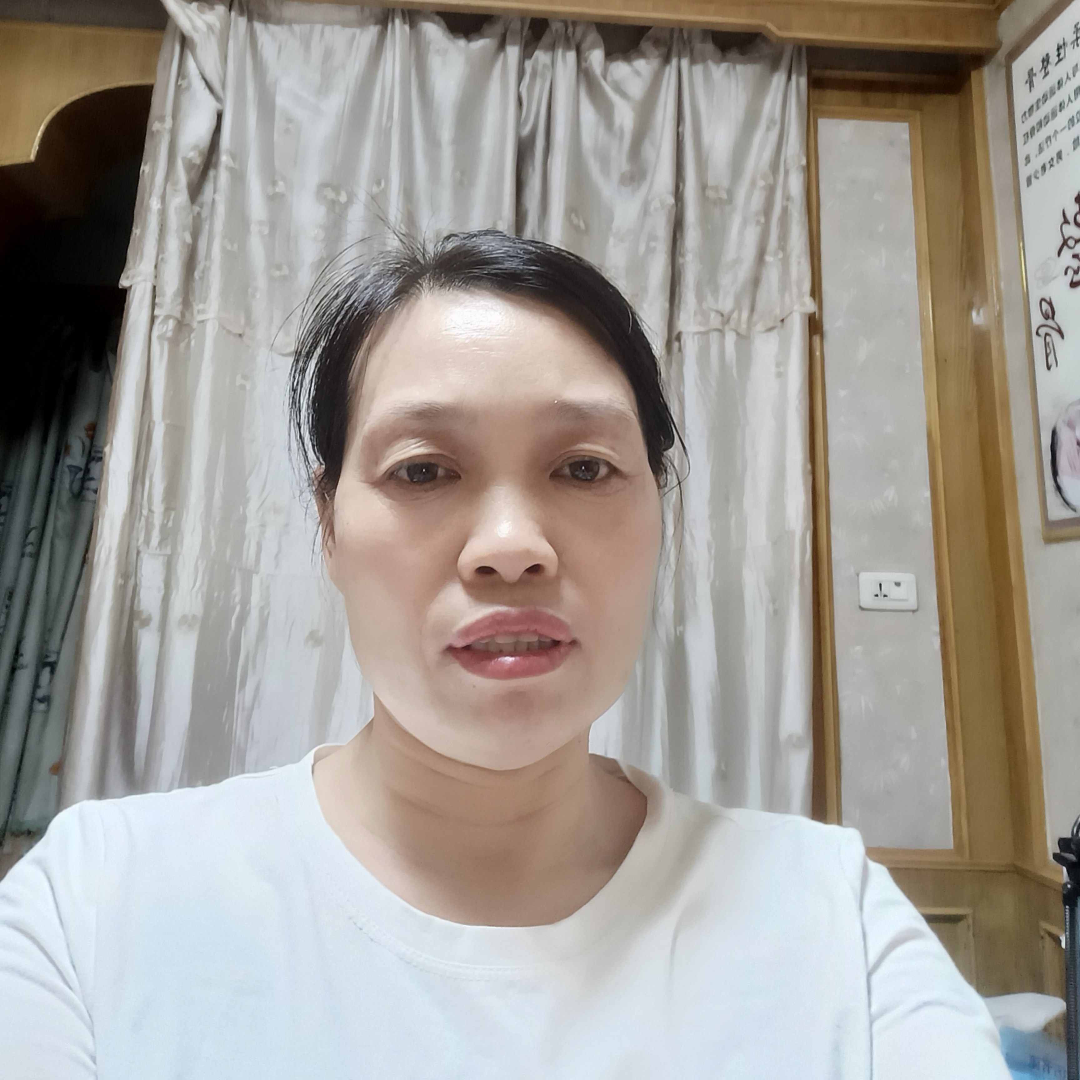 罗静