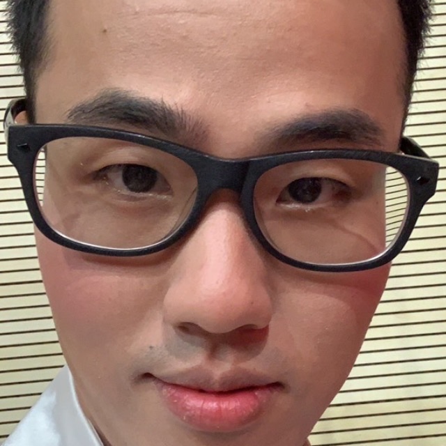 覃弘宇