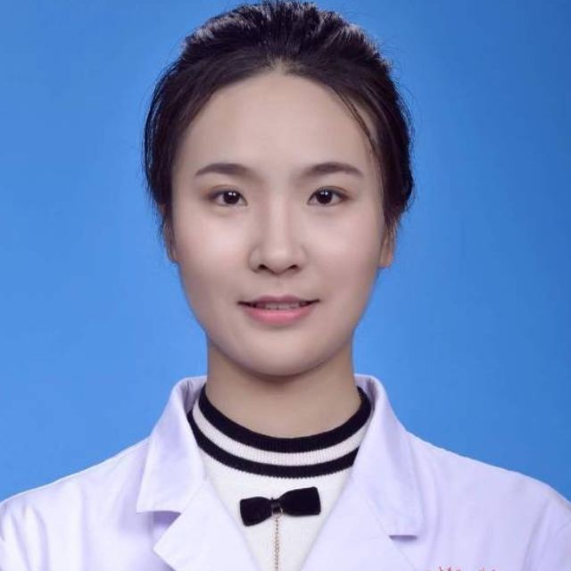 邱霞