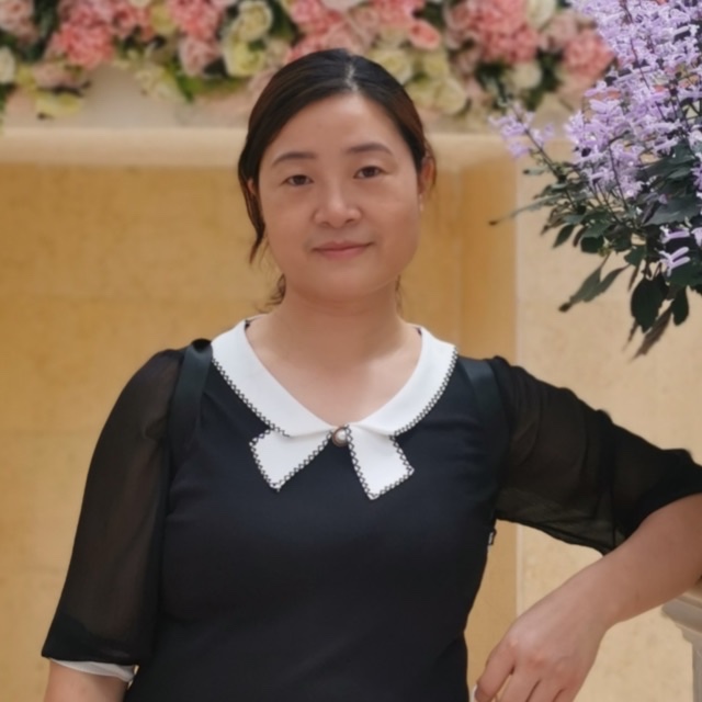 雷俊娜