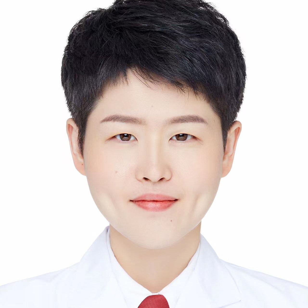 吕莹