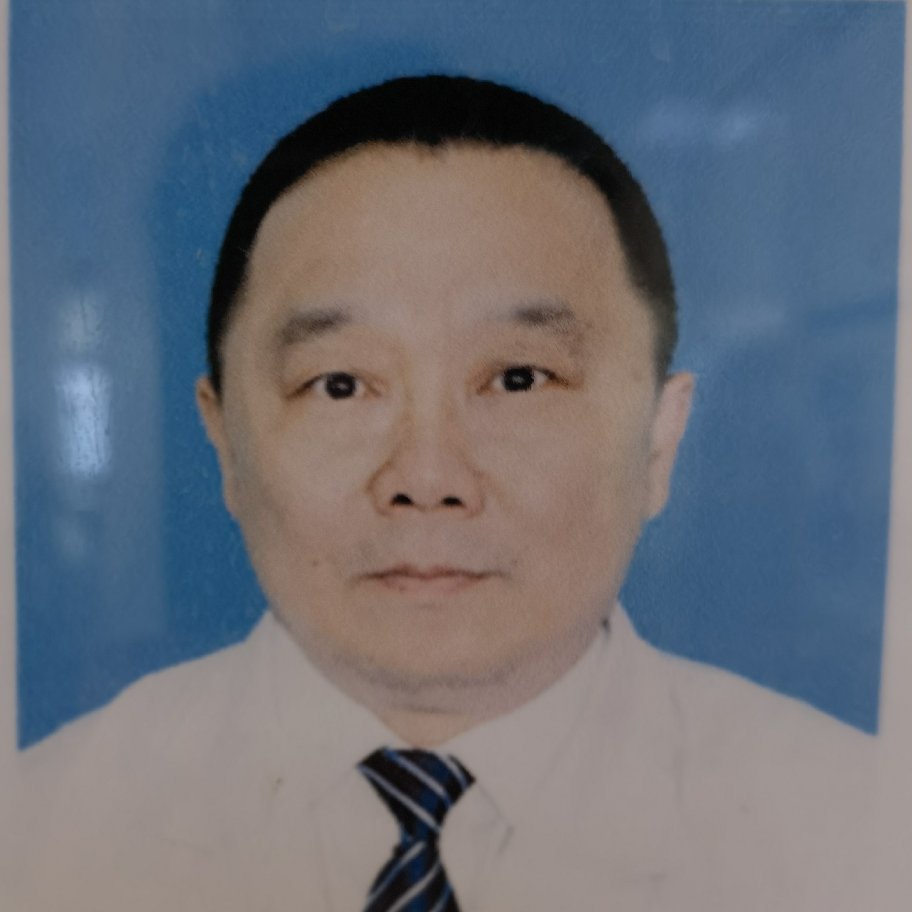 梁一男