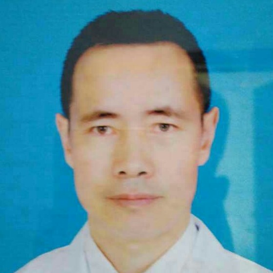 袁万英