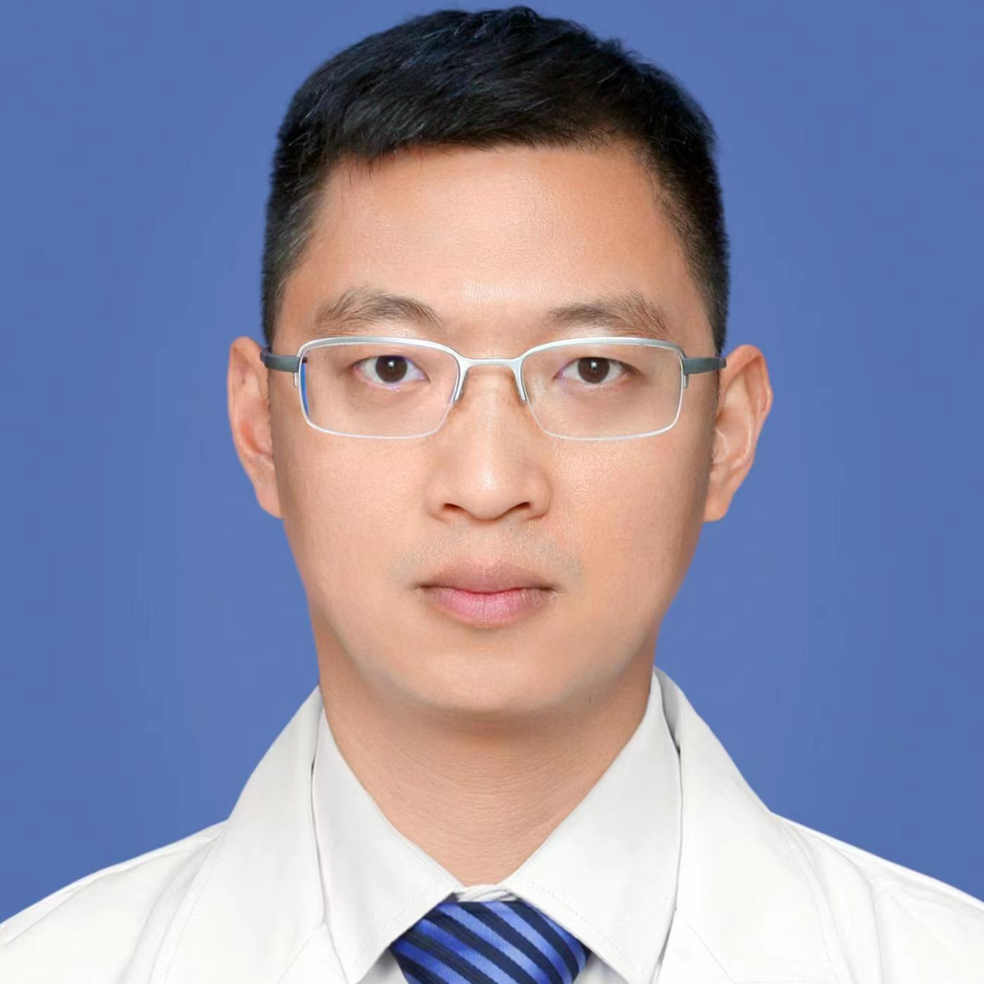 毋振华