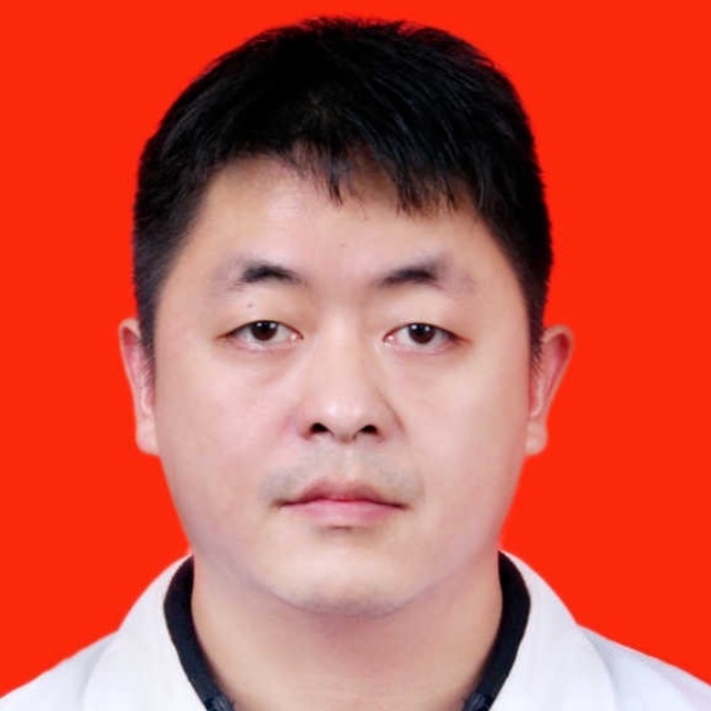 龙滢任