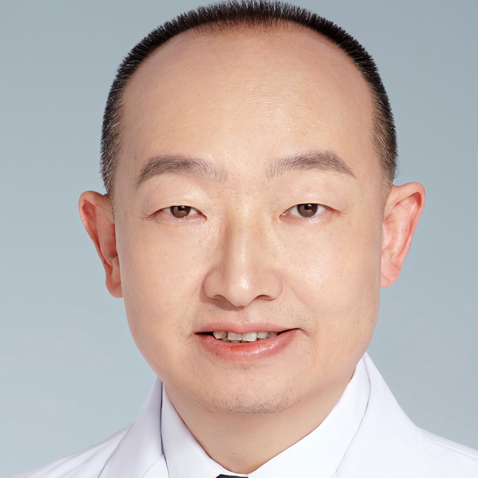 张巍